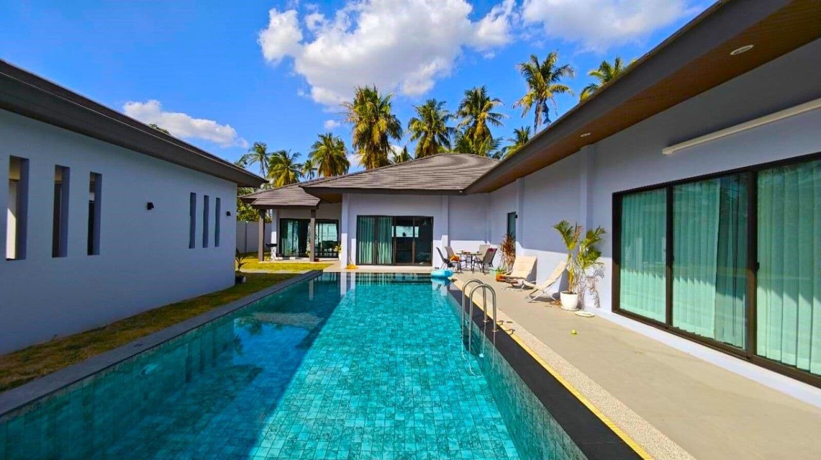 Villa con piscina de una planta en Hua Yai — 1